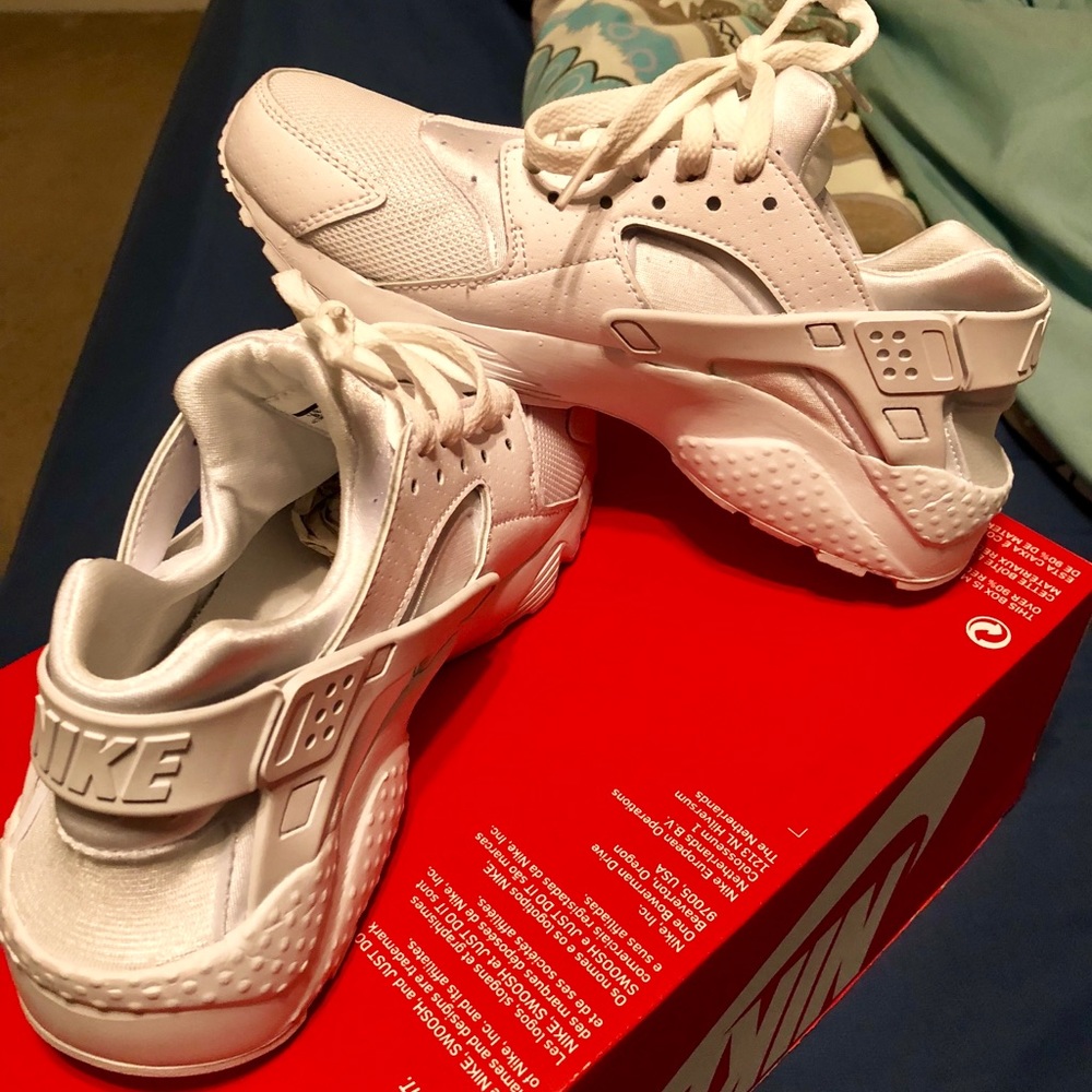 White Nike Huaraches